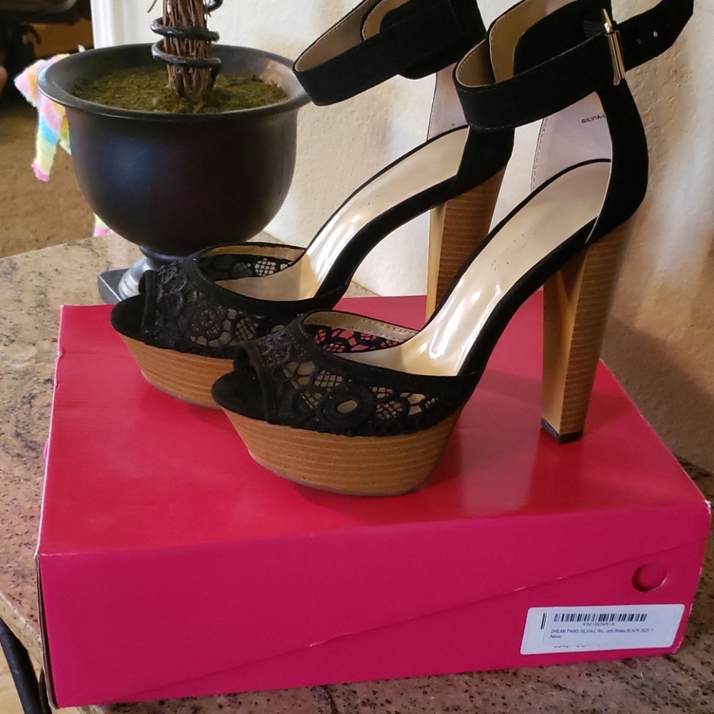 Beautiful lace Black platform heels size 7